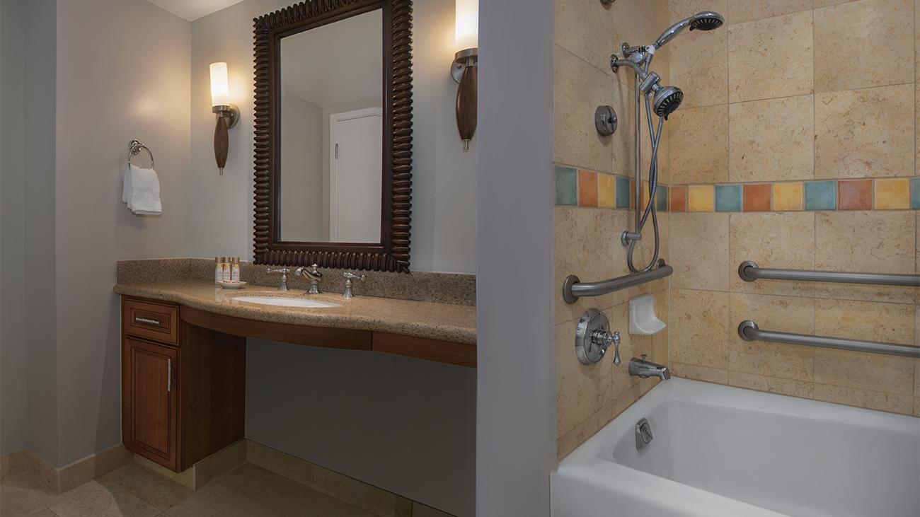 Bathroom, Lanai Tower (1-Bedroom)